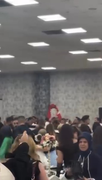 Düğünde iki taraf arasında "oyun" kavgası: 25 gözaltı
