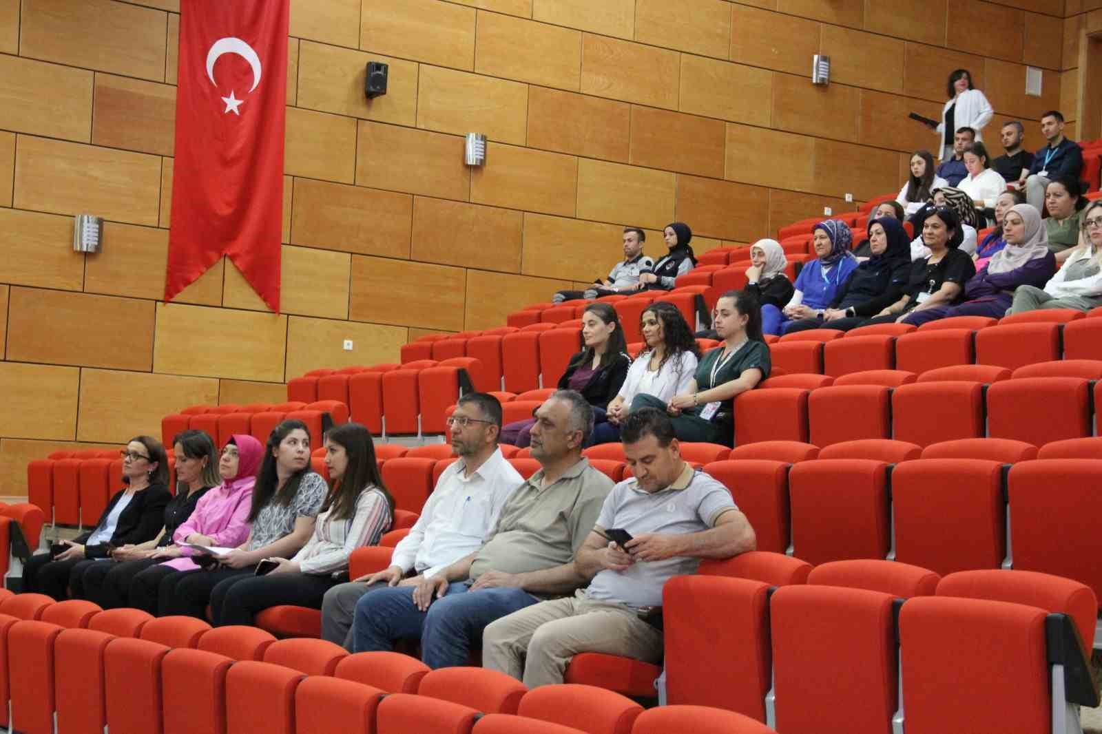 Devlet Hastanesi’nde sağlık çalışanlarına yönelik iletişim eğitimi