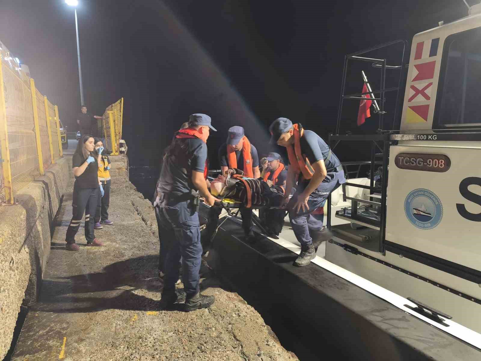 Bozcaada&rsquo;da rahatsızlanan vatandaş tahliye edildi
