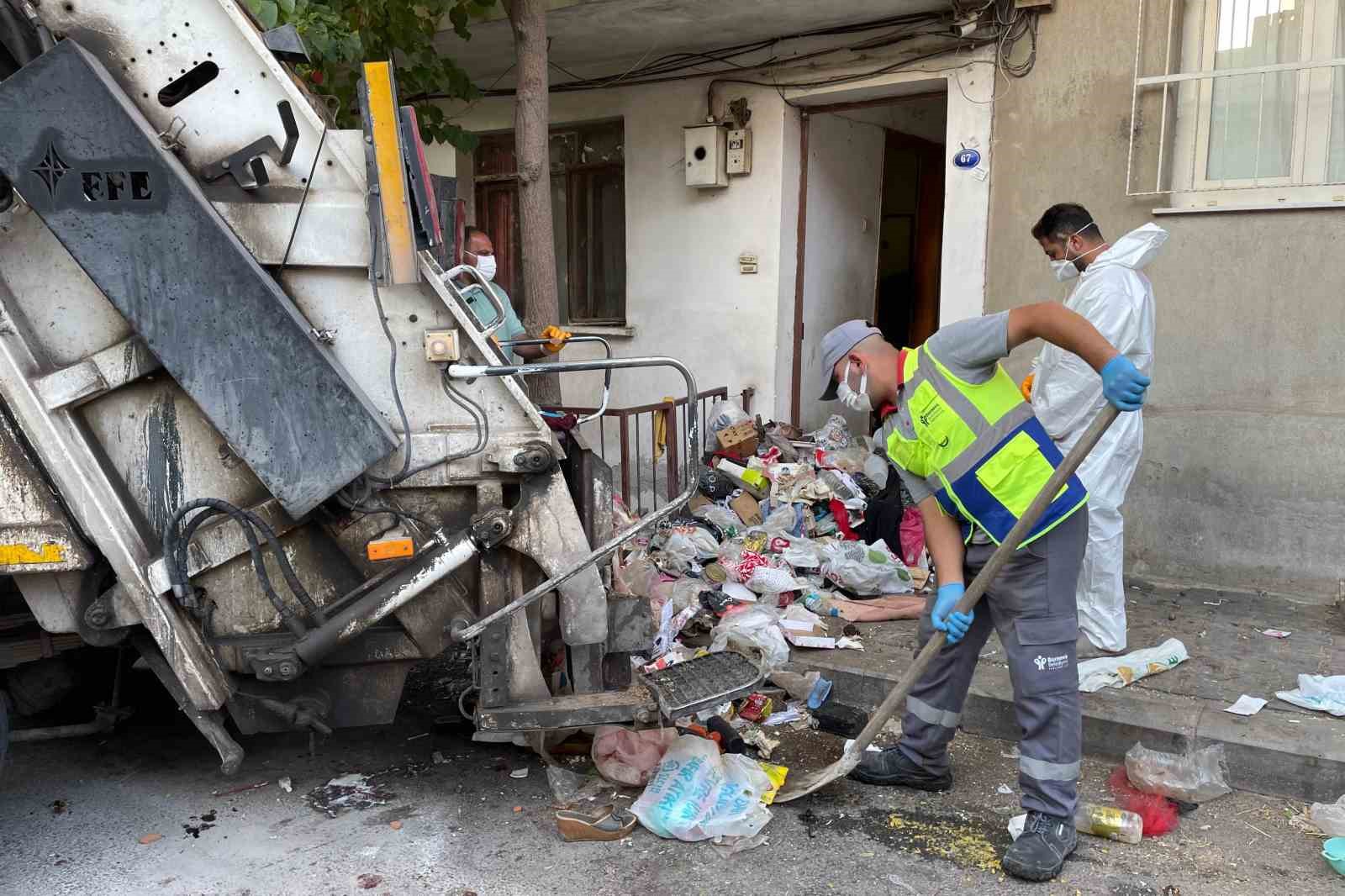 Çöp ev temizlendi, yedi yıllık kabus son buldu