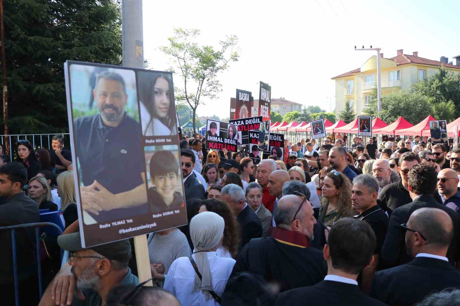 &quot;Onlar arabalarını kurtarmaya giderken, bizim canlarımız içeride dumandan boğuluyordu&quot;