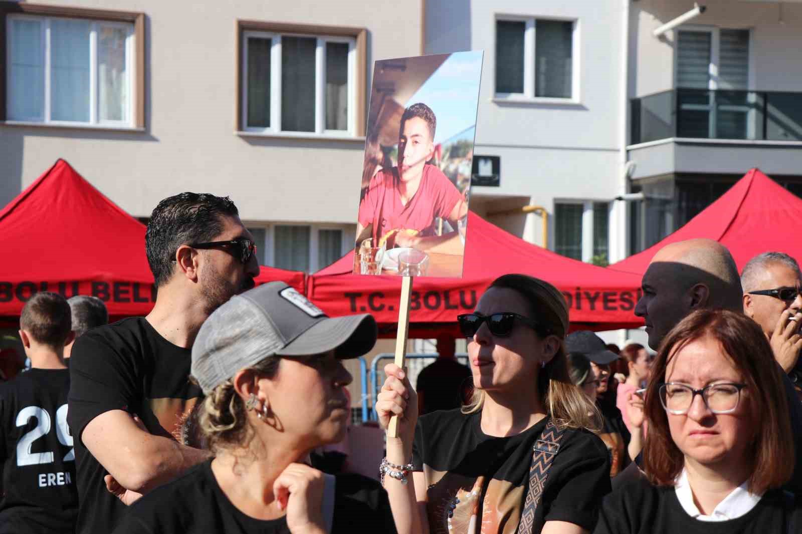 "Onlar arabalarını kurtarmaya giderken, bizim canlarımız içeride dumandan boğuluyordu"
