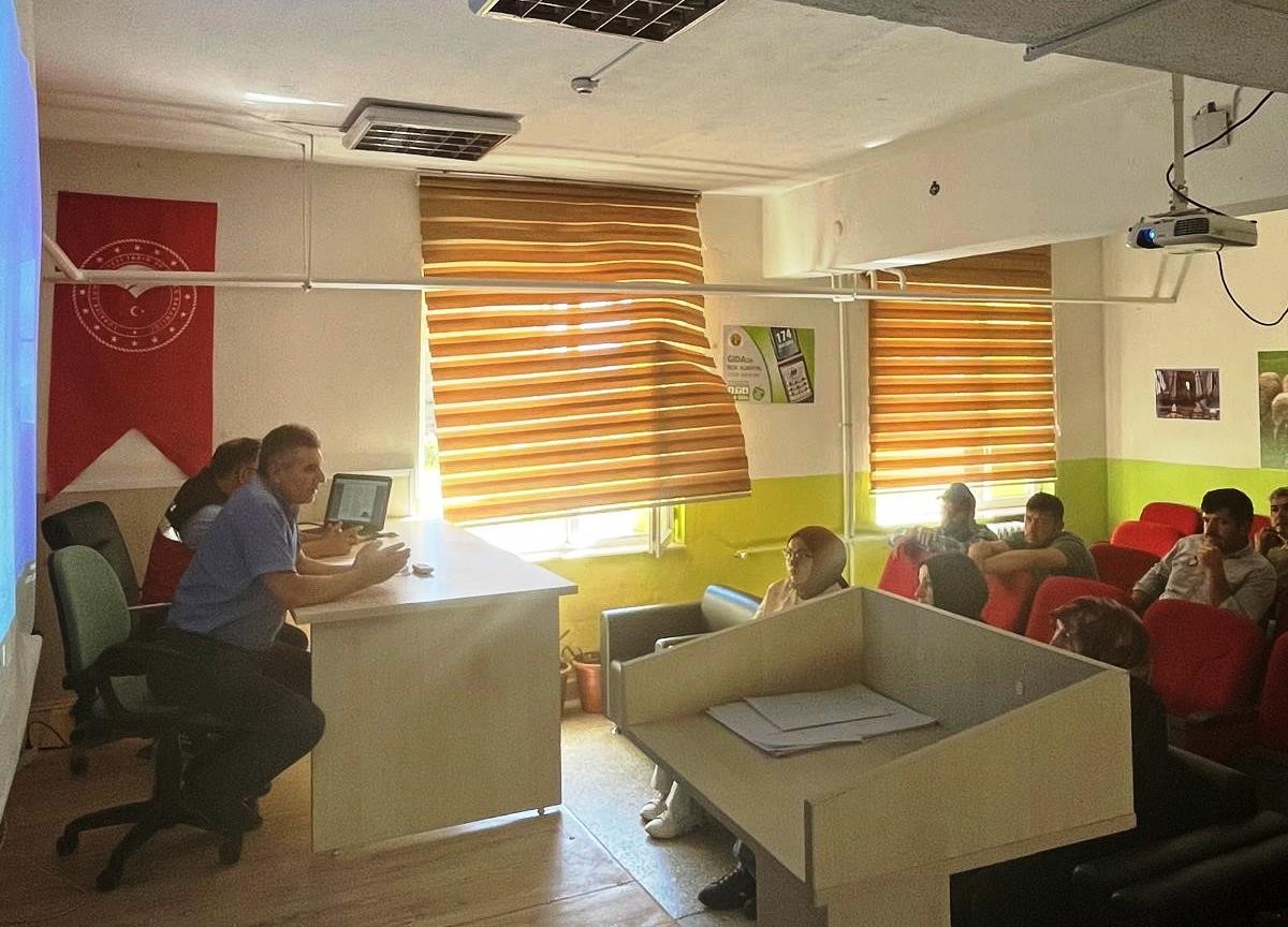 Altıntaş’ta besi sığırı yetiştiriciliği kursu açıldı