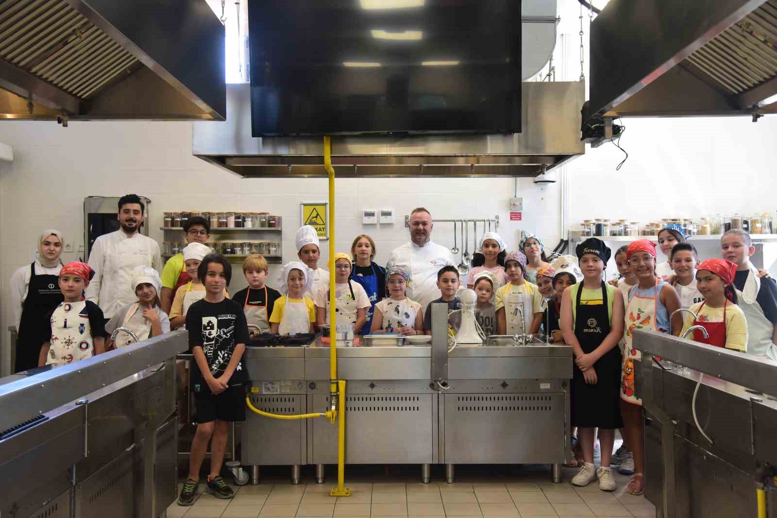 Çocuk Üniversitesi programları mutfak atölyesi ile devam ediyor