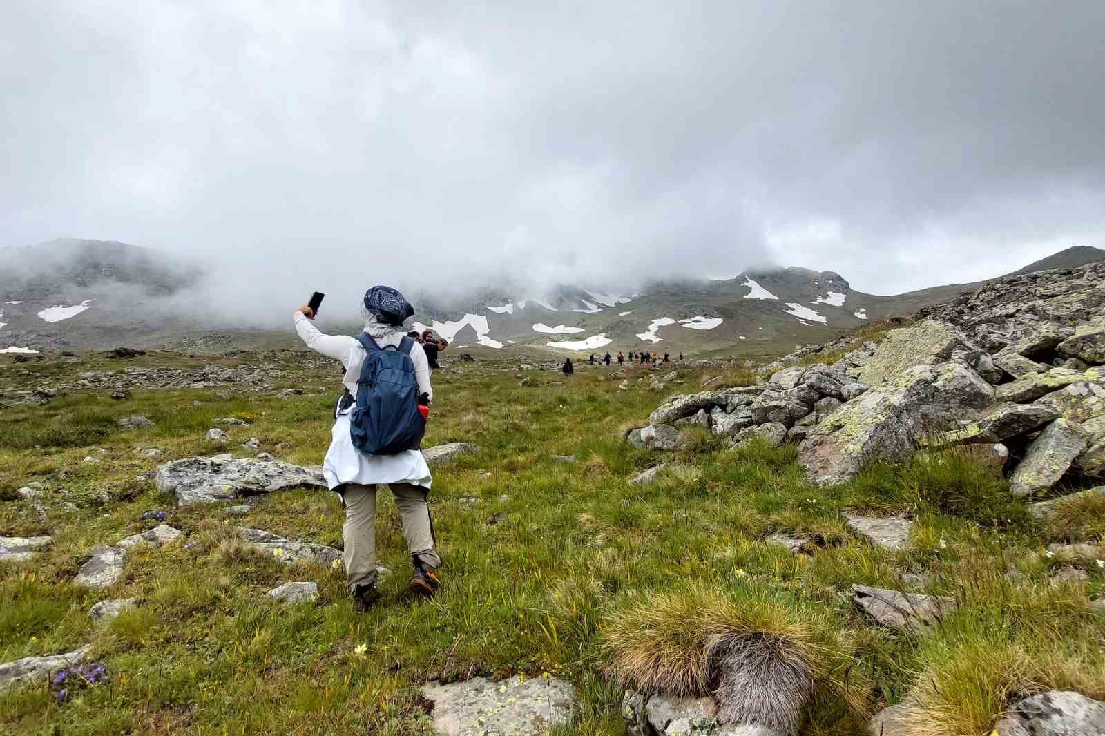 Gümüşhane’de anma tırmanışına sis ve çığ riski engeli