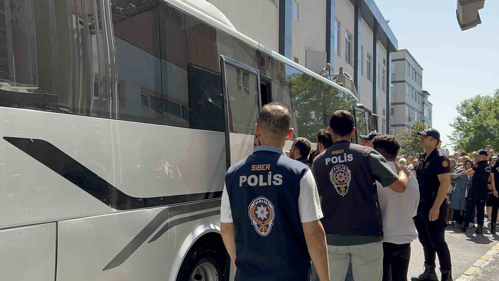 İstanbul ve Tekirdağ&rsquo;da yasadışı bahis operasyonunda yakalanan ş&uuml;pheliler adliyeye sevk edildi
