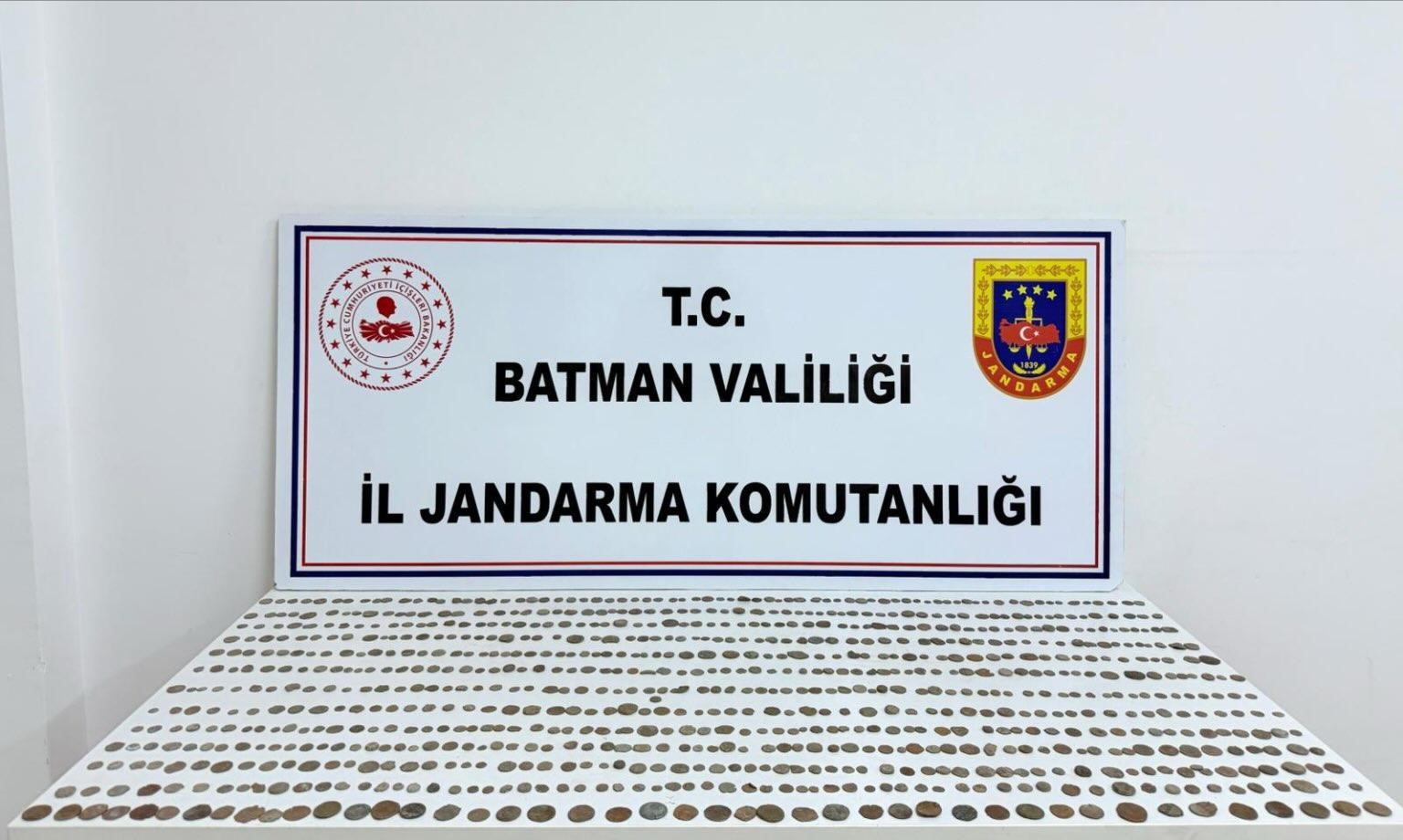 Batman’da müşteri kılığına giren jandarma ekipleri bin 245 sikke ele geçirildi