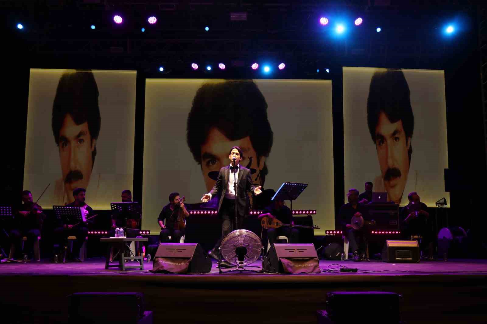 DEMOT’un son gününde Şahin Kendirci arabesk şarkılarla geçmişe götürdü