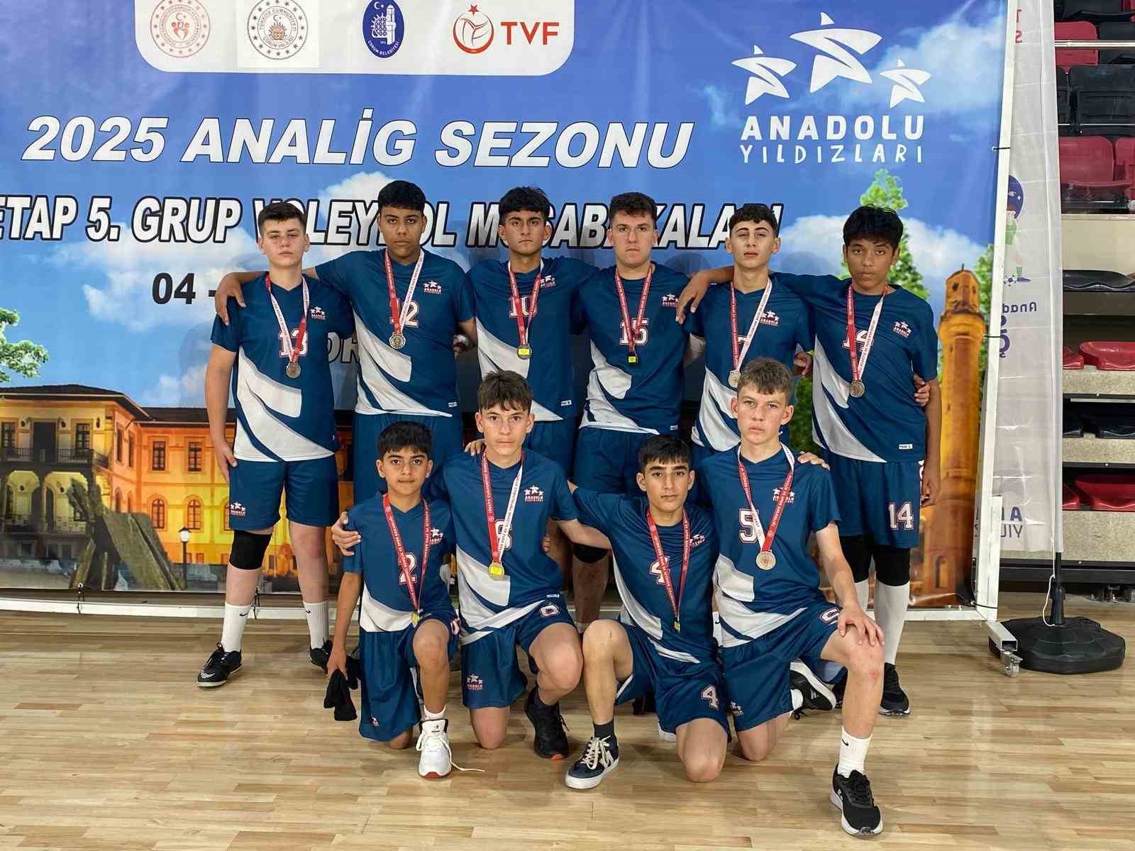 Kızlar birinci erkeklerde ikinci oldu
