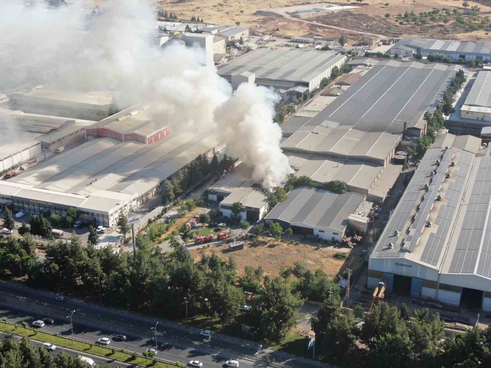 Gaziantep’te halı fabrikasında yangın

