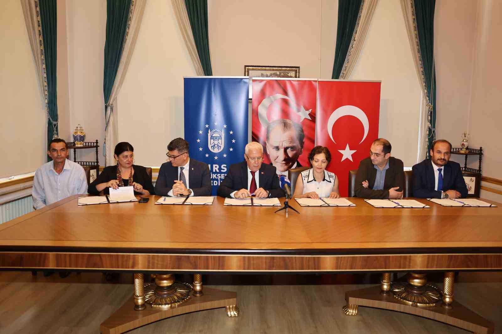 Büyükşehir&rsquo;de toplu sözleşme için imzalar atıldı