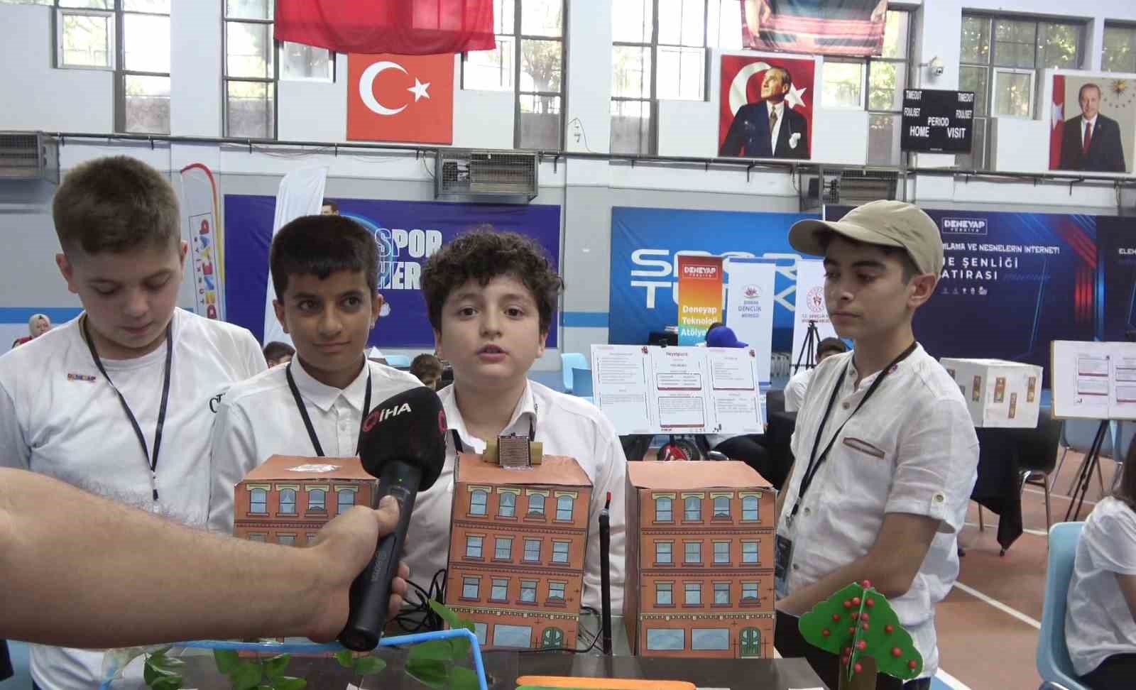 Deneyap teknoloji at&ouml;lyelerinde gen&ccedil;ler projelerini sergiledi

