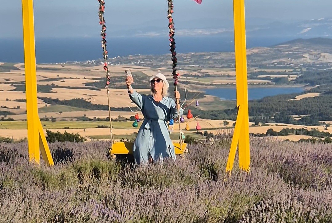 Rus turistler Tekirdağ&rsquo;da mor lavanta tarlalarına hayran kaldı
