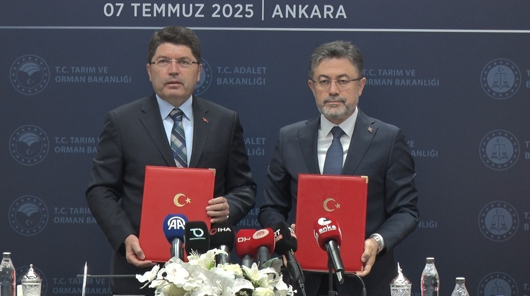 Bakan Tunç: "Dikkat ve tedbirsizlik sebebiyle orman yangınına sebebiyet verildiğinde 3 yıla kadar hapis cezası söz konusu"