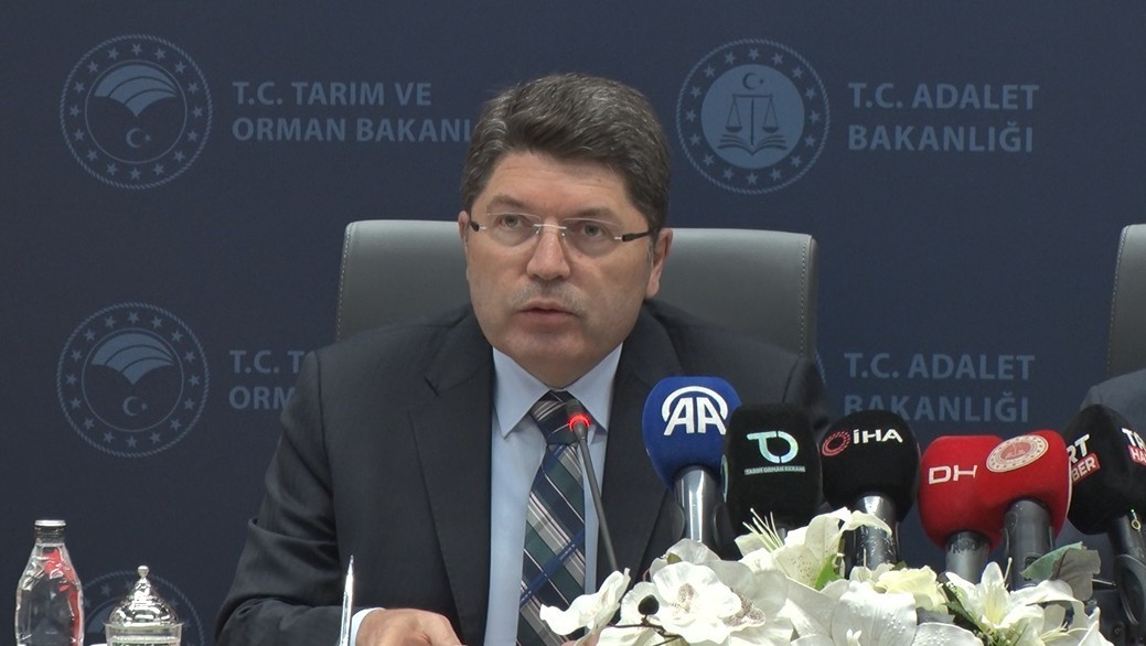 Bakan Tunç: "Dikkat ve tedbirsizlik sebebiyle orman yangınına sebebiyet verildiğinde 3 yıla kadar hapis cezası söz konusu"