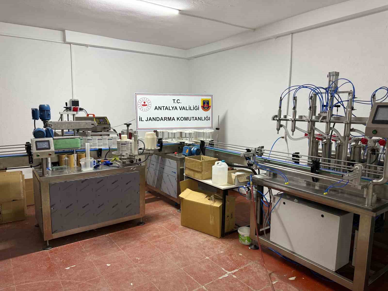 Antalya’da 46 bin litre sahte içki ele geçirildi: 3 tutuklama
