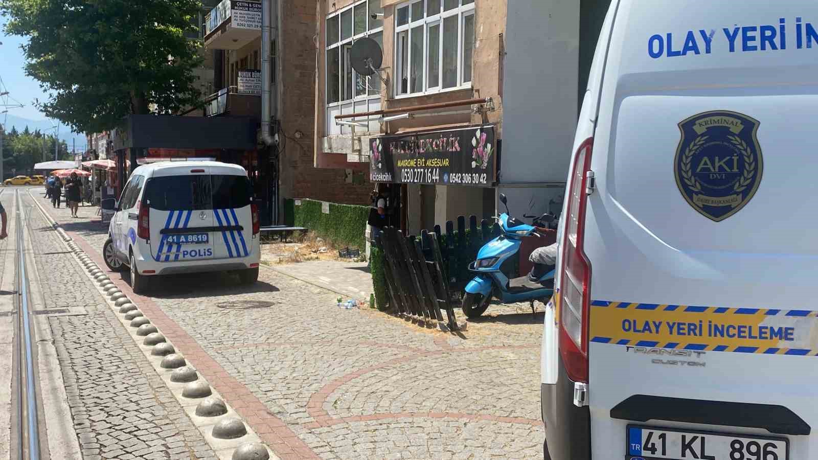 40 yaşındaki adam evinde &ouml;l&uuml; bulundu
