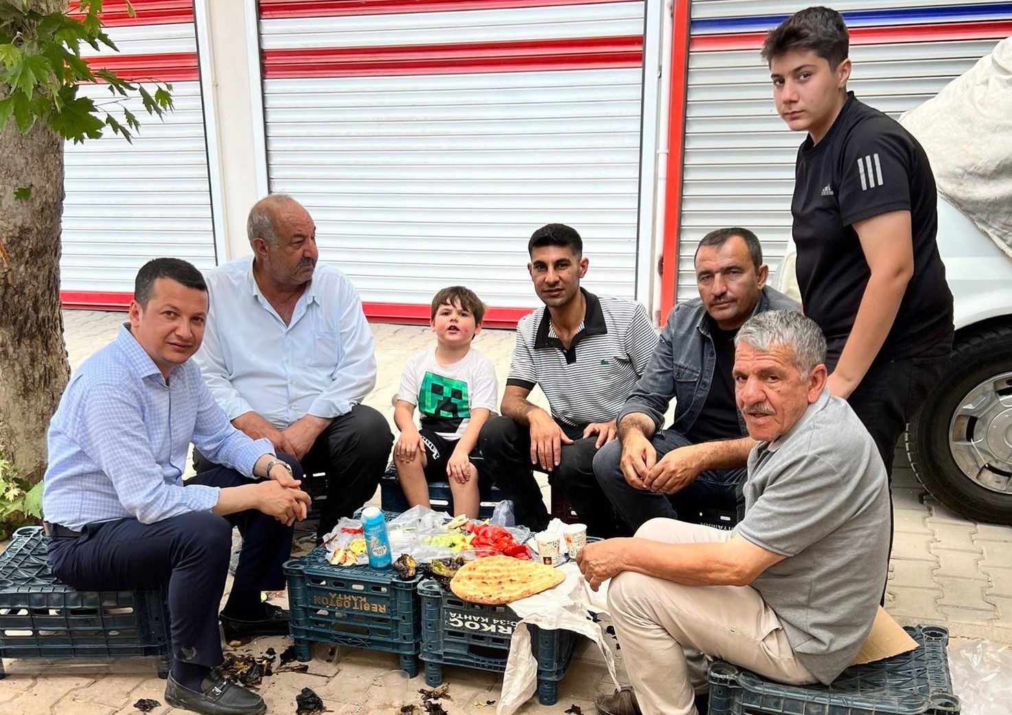 Esnaf Başkan Olgun, pazarcı esnafıyla bir araya geldi
