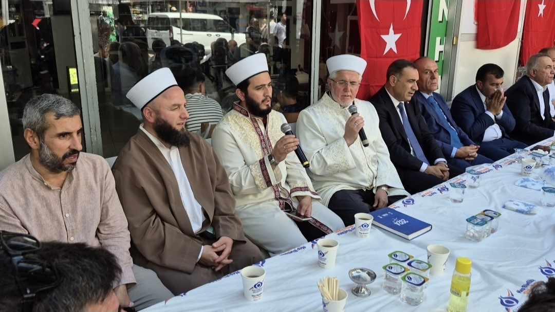 Şehit Piyade S&ouml;zleşmeli Er Ahmet G&uuml;ltekin&rsquo;in acılı babası taziyeleri kabul etti
