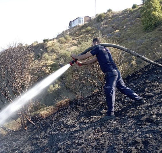Marmara Adası’nda arazi yangını söndürüldü