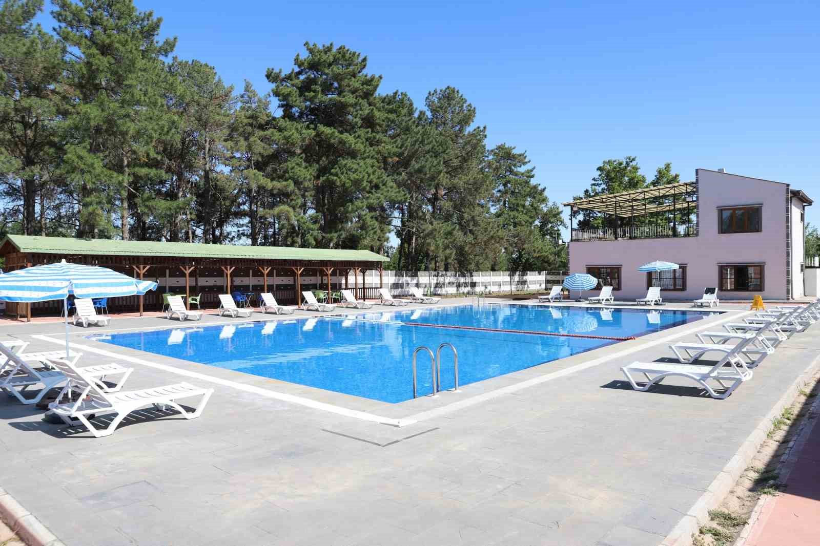 Kadınlar yüzme öğreniyor