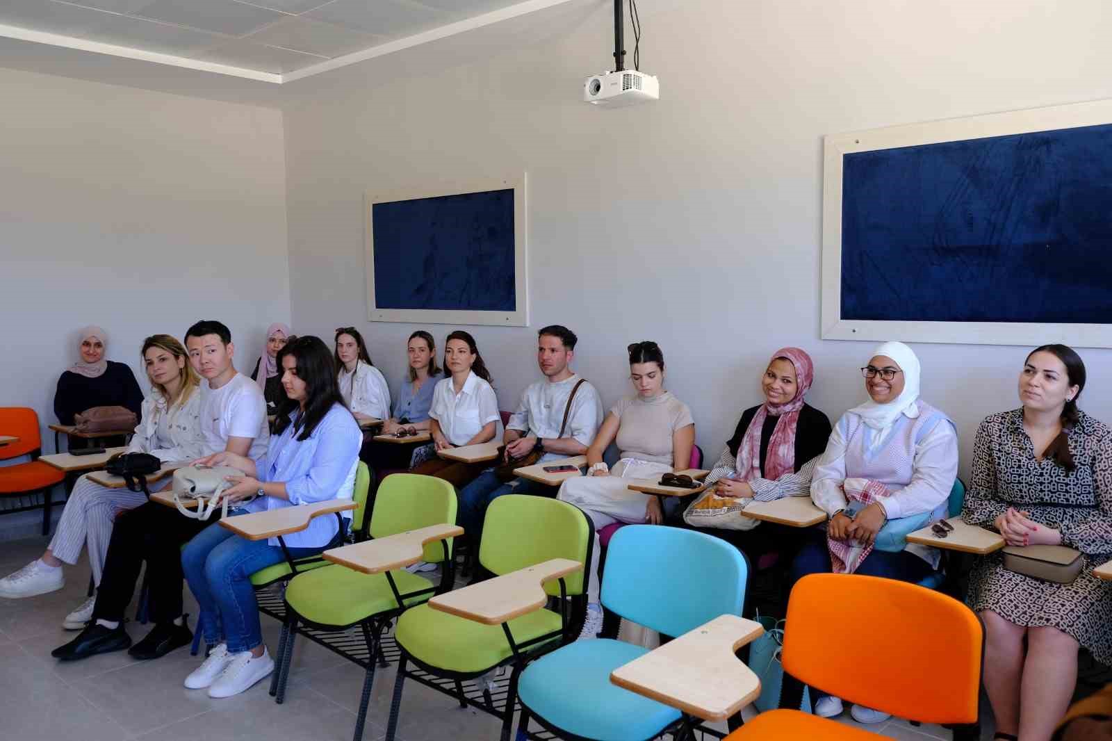 13 ülkeden 19 öğrenci Türkçe ve Türk kültürüyle buluştu
