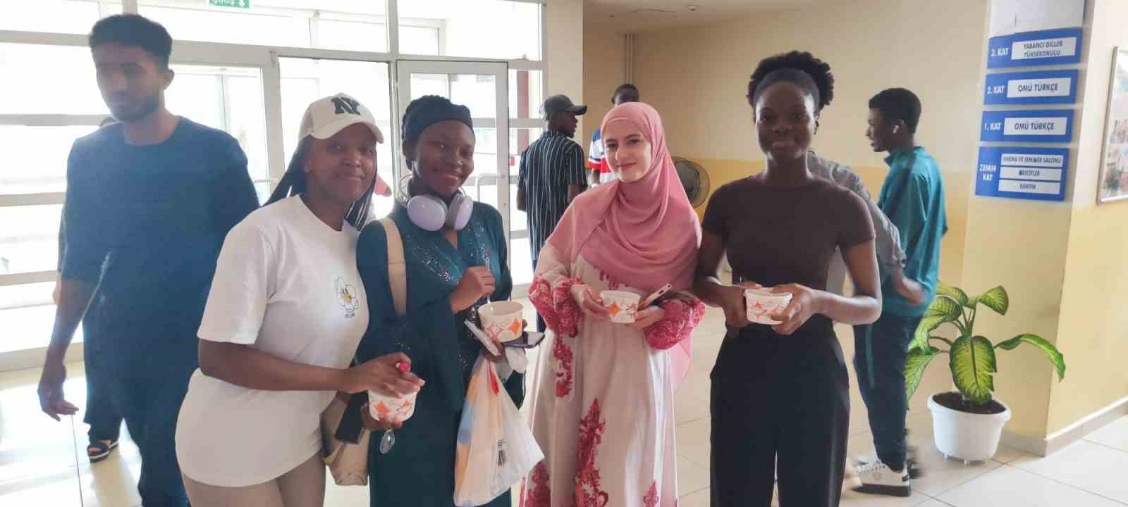 OMÜ Yaşam Merkezi’nde aşure ikramı