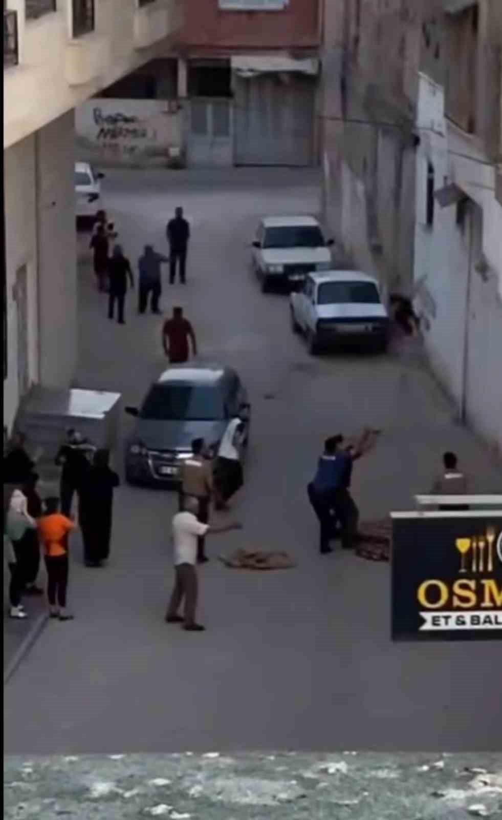 Pencereden atlayan kız çocuğu hayata tutundu