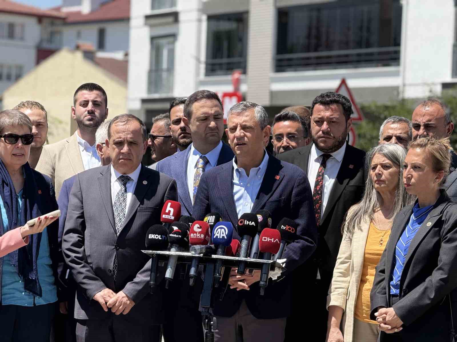 &Ouml;zg&uuml;r &Ouml;zel&rsquo;den hakkında soruşturma başlatılmasına ilişkin a&ccedil;ıklama
