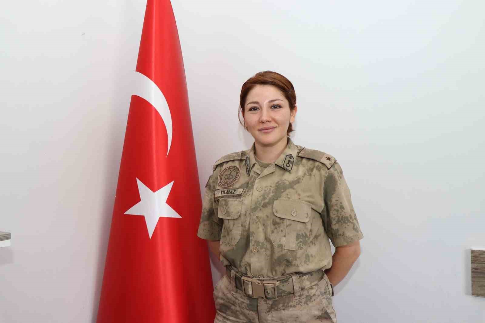 İl&ccedil;ede kadın jandarma komutanı sevinci
