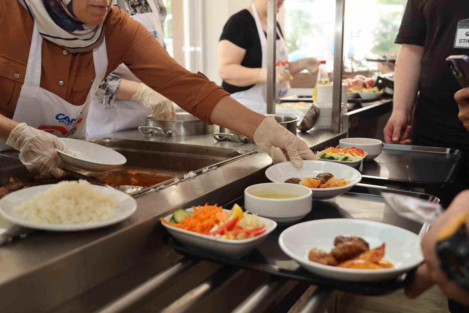 Samsun&rsquo;da "Can Sofrası" a&ccedil;ıldı: 90 TL&rsquo;ye 4 &ccedil;eşit yemek
