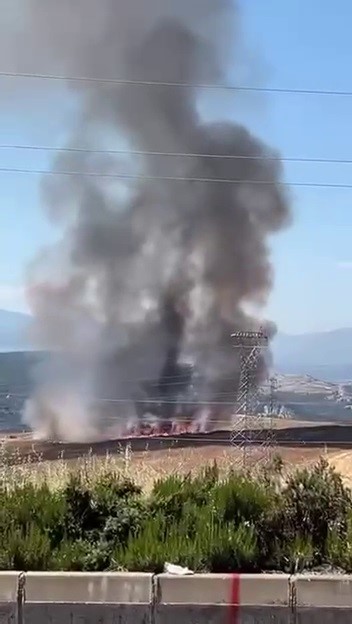 Ot yangınında 3 d&ouml;n&uuml;ml&uuml;k alan zarar g&ouml;rd&uuml;
