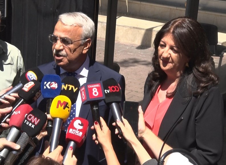 İmralı heyeti, Cumhurbaşkanı Erdoğan ile g&ouml;r&uuml;şme &ouml;ncesinde a&ccedil;ıklamalarda bulundu
