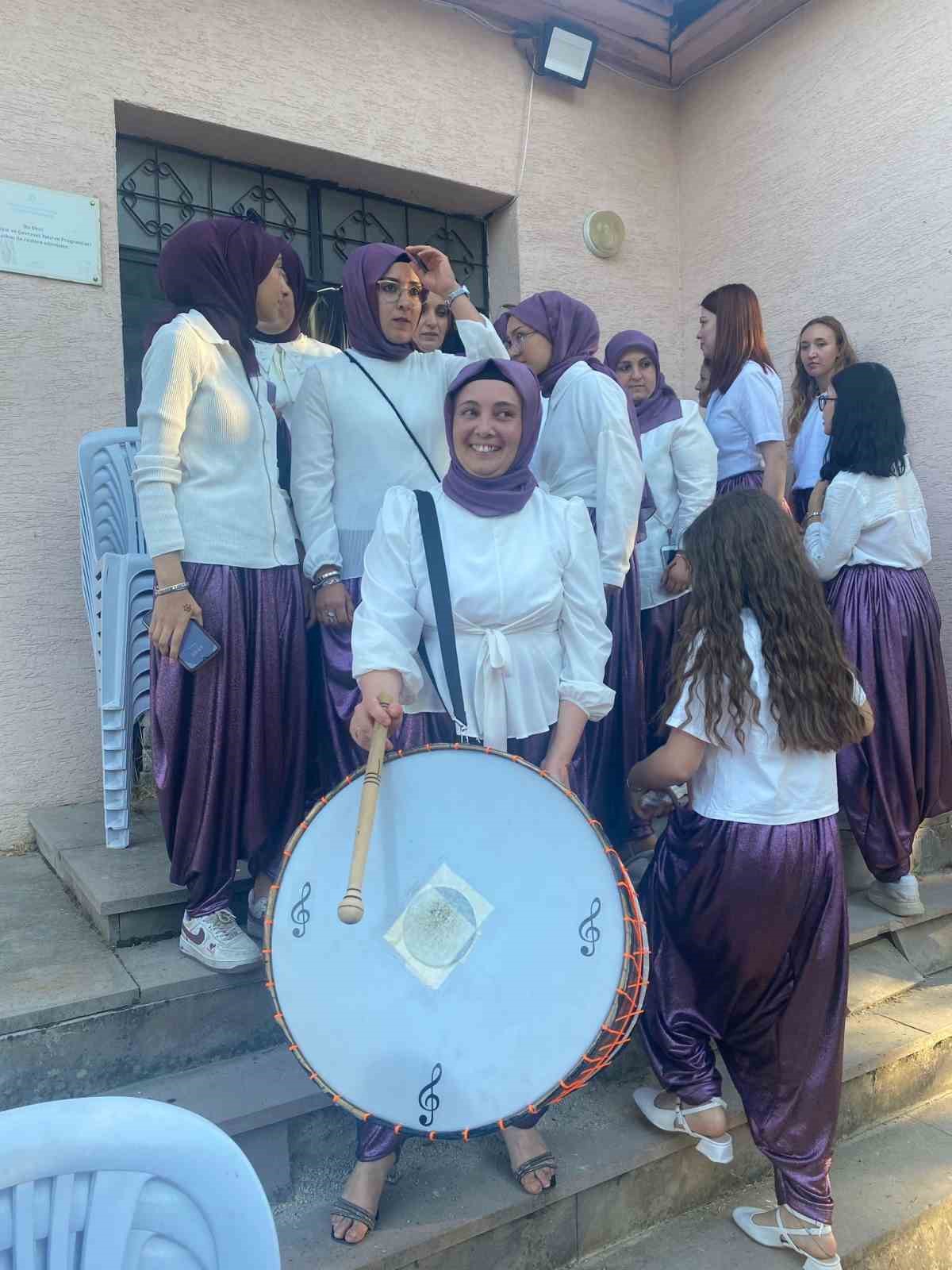 Saray&ouml;ren&rsquo;de kadınlara &ouml;zel &rsquo;şalvar etkinliği&rsquo; d&uuml;zenlendi
