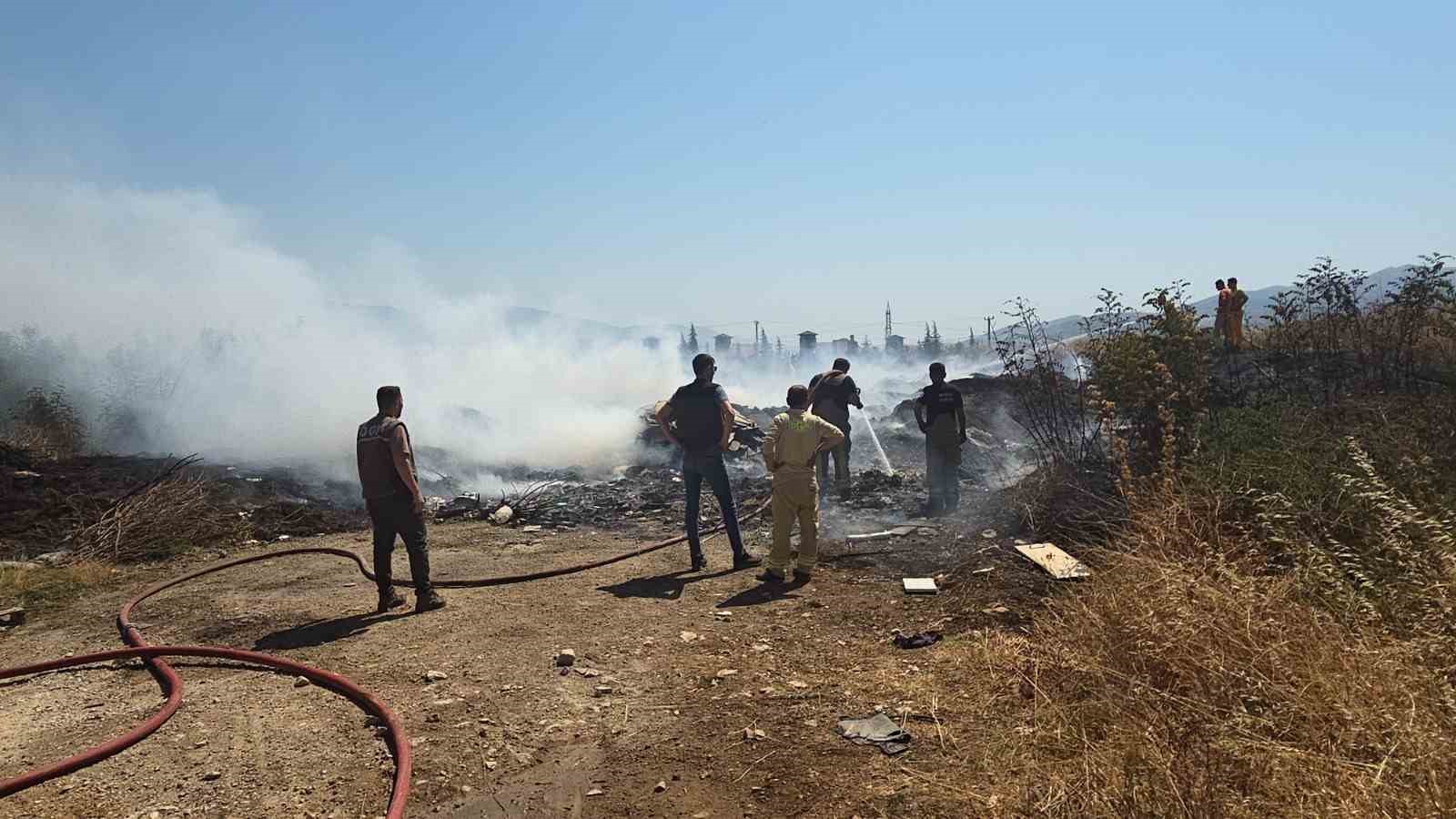 Orhangazi&rsquo;de otluk alandaki yangın b&uuml;y&uuml;meden s&ouml;nd&uuml;r&uuml;ld&uuml;
