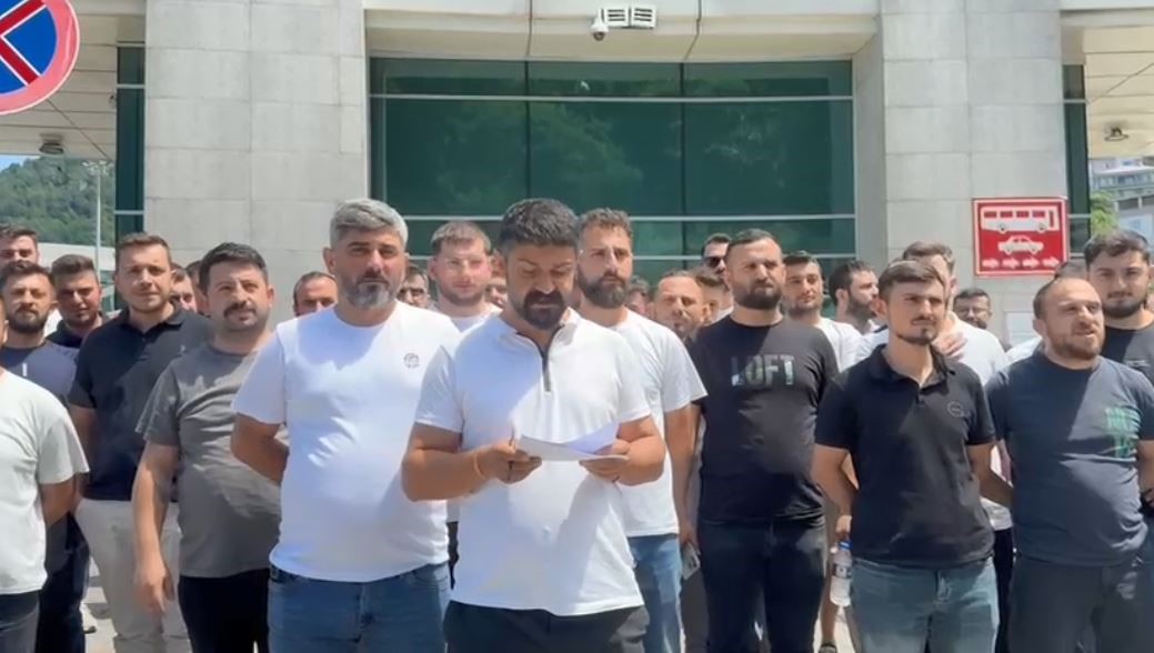 Tır sürücüleri Sarp Sınır Kapısı’nda Gürcistan’a tepki gösterdi