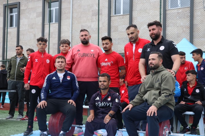 Şampiyon halterciler buluştu
