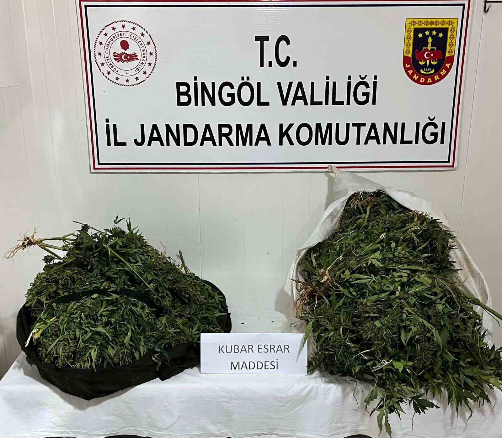 Bingöl’de bagajda ele geçirilen yaklaşık 18 kilogram uyuşturucuya 4 tutuklama