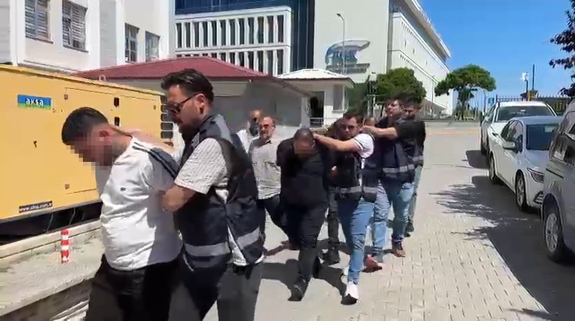 Samsun’da eğlence mekanı önünde silahlı saldırı: 2 yaralı