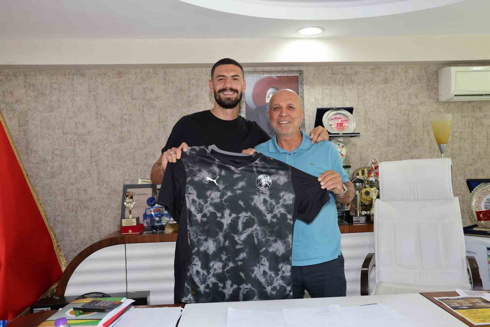 Melih Demiral, Alanyaspor Başkanı &Ccedil;avuşoğlu ile hasret giderdi
