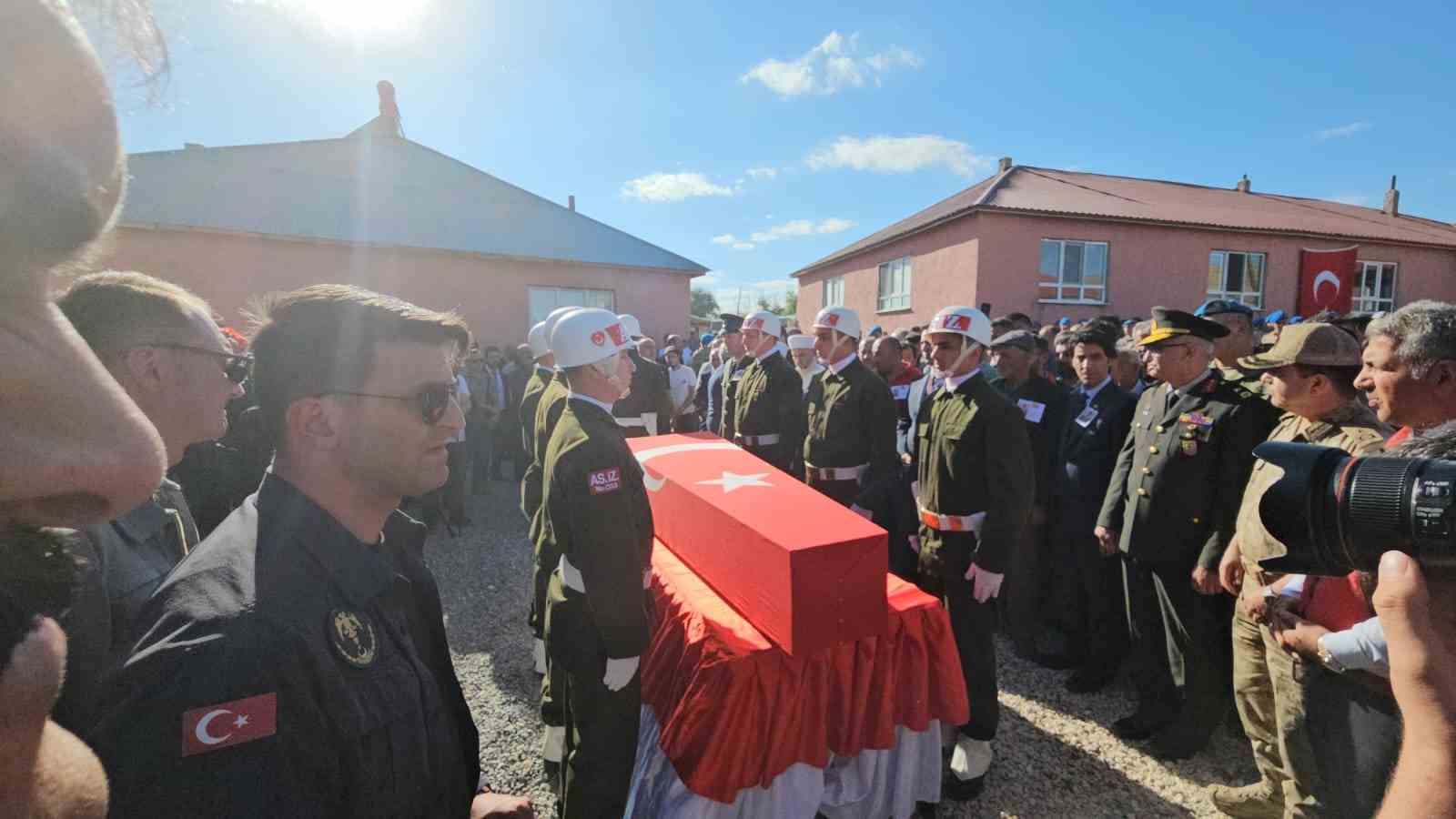 Şehit Mahsun Yeşildemir gözyaşları arasında son yolculuğuna uğurlandı
