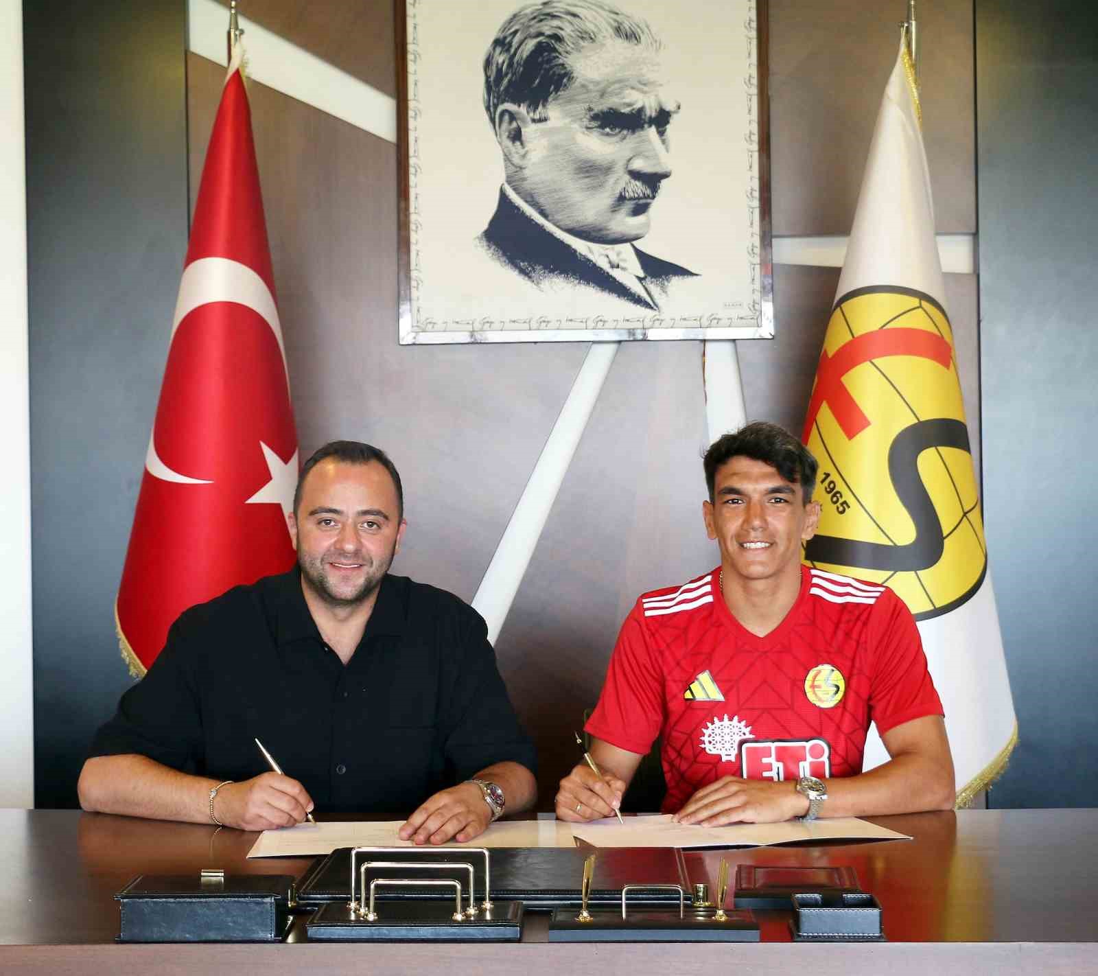 Eskişehirspor, kanat oyuncusu Akın Akman ile anlaştı