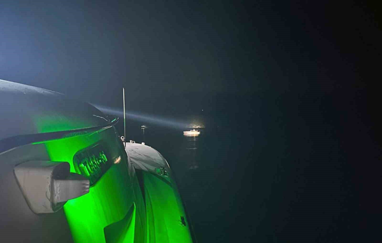 Milas açıklarında 20 düzensiz göçmen kurtarıldı, 2 göçmen kaçakçısı yakalandı