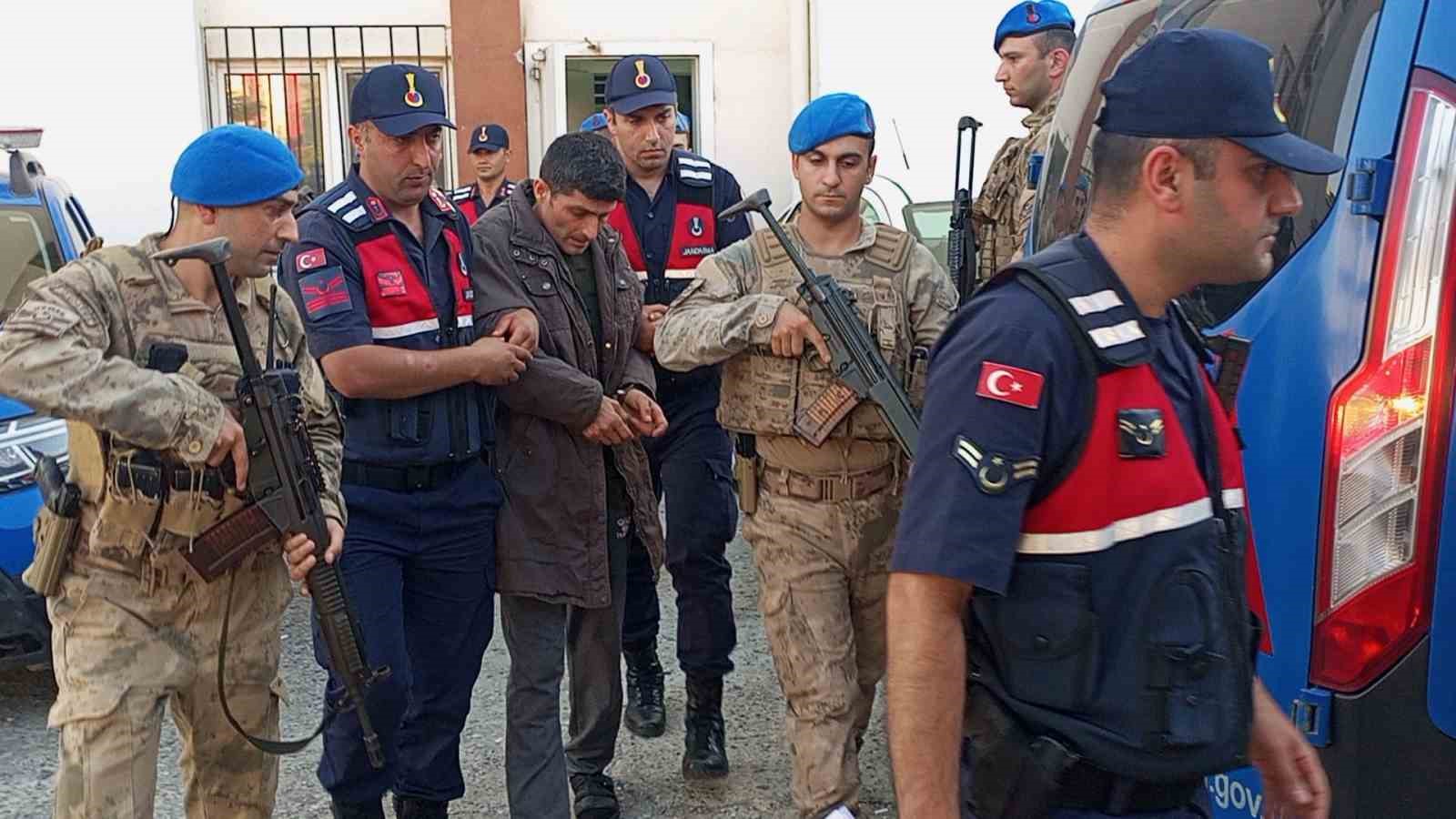 Eşini bı&ccedil;aklayarak &ouml;ld&uuml;ren adam tutuklandı
