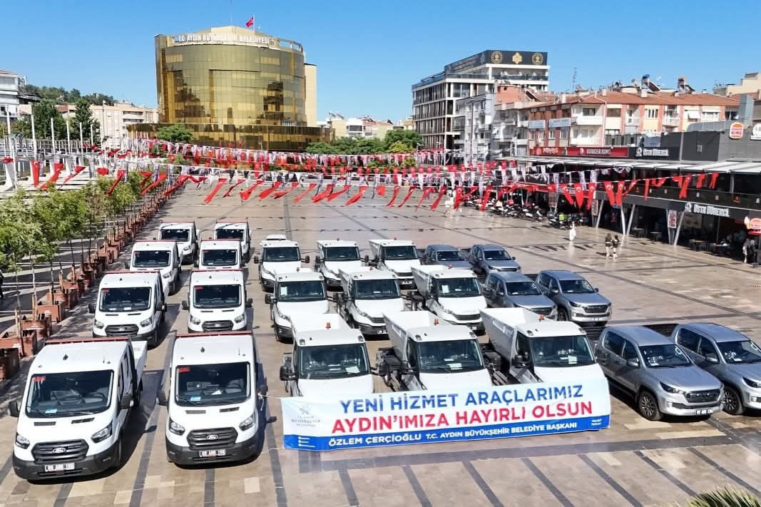 Aydın Büyükşehir Belediyesi’nden Bozdoğan’a hizmet aracı desteği