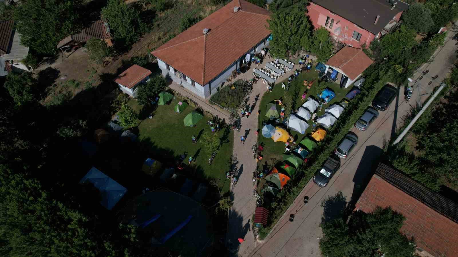 Nil&uuml;fer&rsquo;de engelsiz pedallar dostluk i&ccedil;in d&ouml;nd&uuml;
