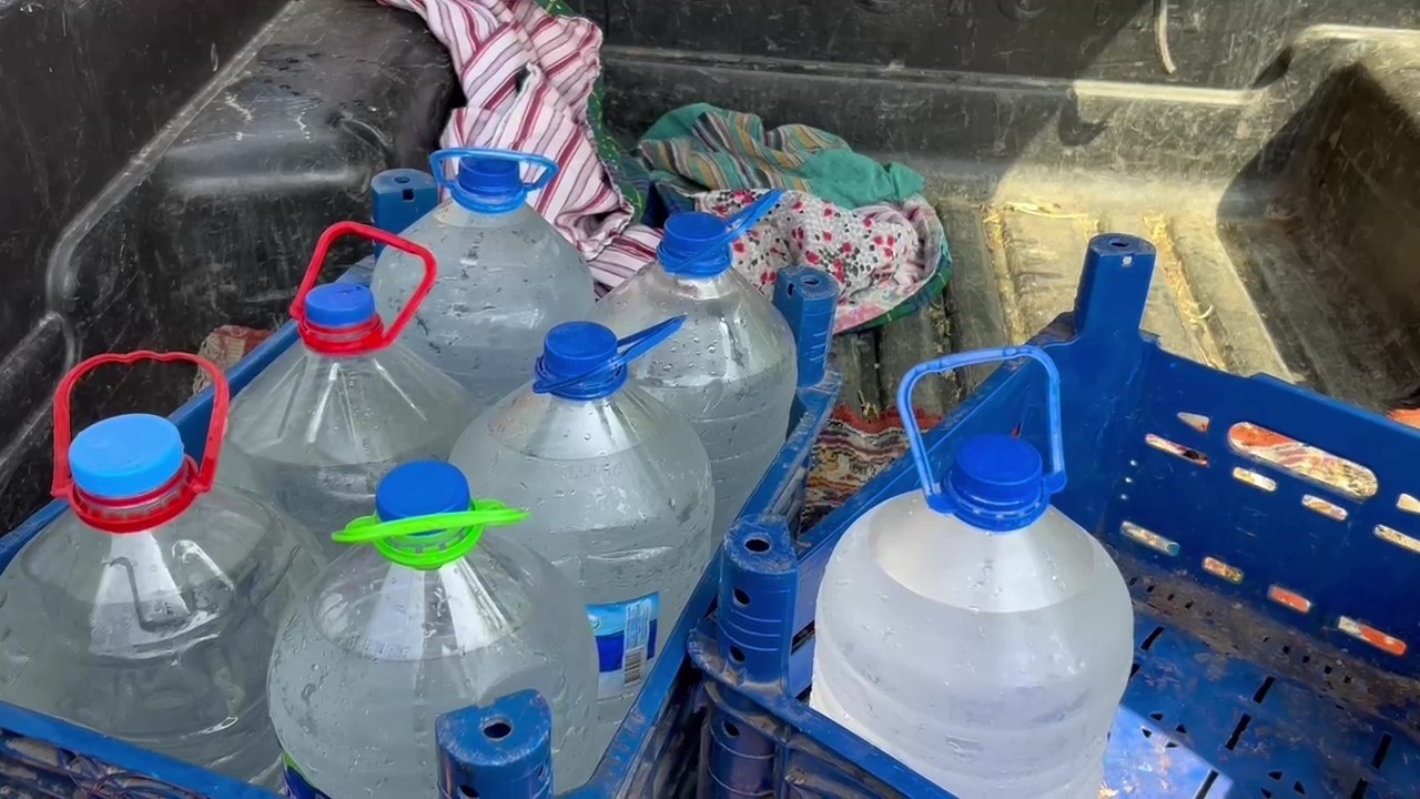 Son 65 yılın en kurak yılının yaşandığı kentte depremle kuruyan kuyudan çıkan suyu sevinçle karşıladılar
