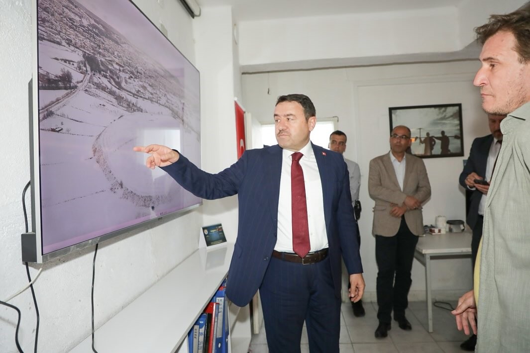 Vali Musa Işın, Tavşanlı Höyük Kazı Evi’ni ziyaret ederek incelemelerde bulundu