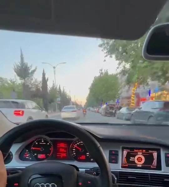 Hatalı geçiş yapan sürücü zor toparladı, kazaya ramak kaldı 