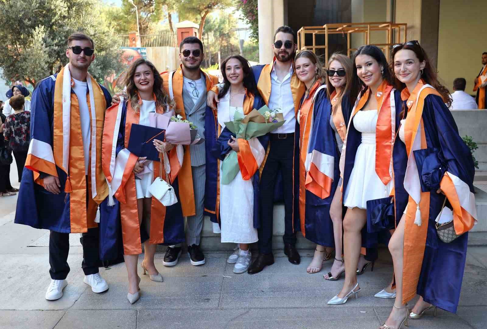 Mezunlarını uğurlayan İzmir Ekonomi’de 4 günlük şölen
